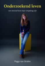 Bekijk deze Boekenkaft van boek Onderzoekend leven van Peggy van Stralen