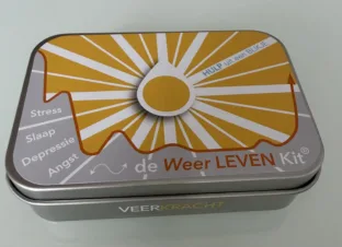 Bekijk deze Boekenkaft van boek de Weer LEVEN Kit - Tips & Leefstijl adviezen voor mentale balans van Esther Verhoek