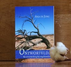 Bekijk deze Boekenkaft van boek Ontworteld van Anja de Jong