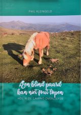 Bekijk deze Boekenkaft van boek Een blind paard kan niet fout lopen van Phil Kleingeld